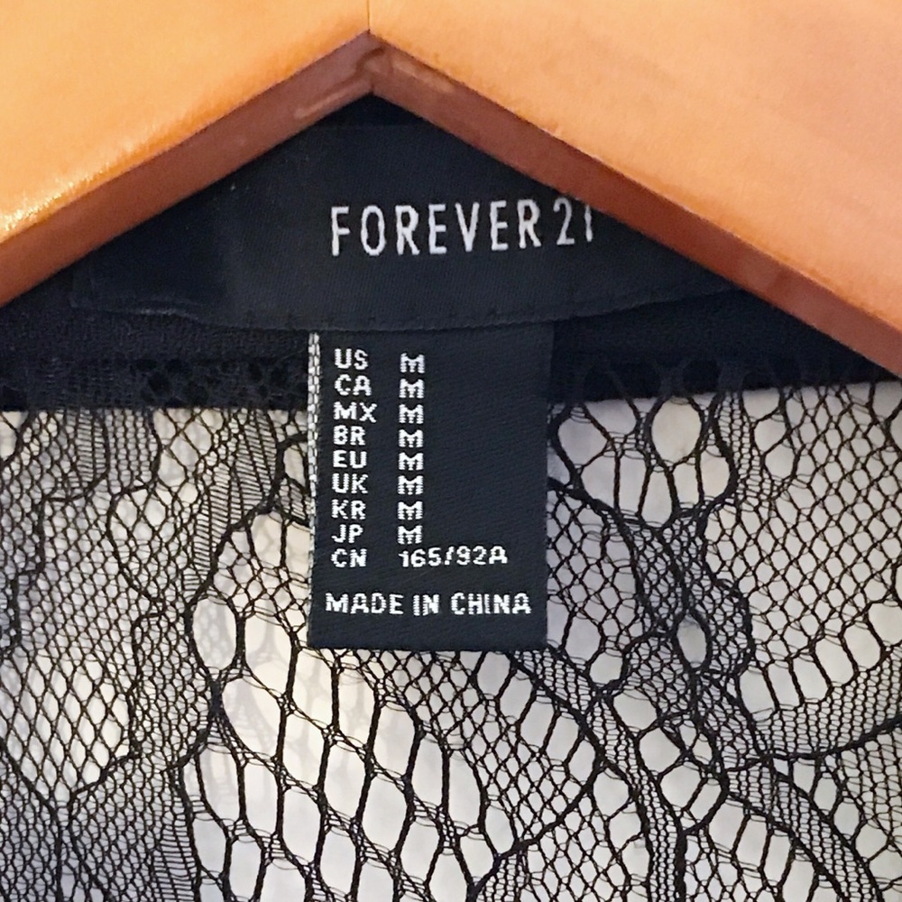 Forever 21 Long Black Vest With Lace Upper Back - Picture 4 of 4